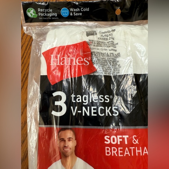 Hanes White Tagless V-Neck T-Shirts 3-Pack Size XL New - Picture 2 of 6